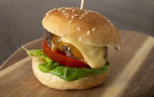 6 Mini hamburguesa de carne – Catering platos calientes en Mataró | Bocaditos Marlene