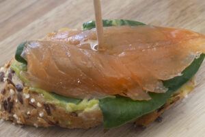 Montadito de salmón – Catering canapés y montaditos en Mataró | Bocaditos Marlene