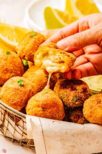 Croquetas de queso azul y espinacas — catering Bocaditos Marlene Mataró