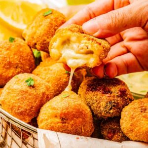 Croquetas de queso azul y espinacas — catering Bocaditos Marlene Mataró