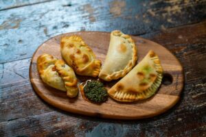Empanadas con relleno de carne — catering Bocaditos Marlene Mataró