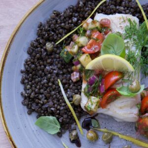 Ensalada de lentejas naranjas con tomate, pepino y menta  catering Bocaditos Marlene Mataró