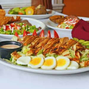 Ensalada de pollo y aguacate con yogur y lima  catering Bocaditos Marlene Mataró