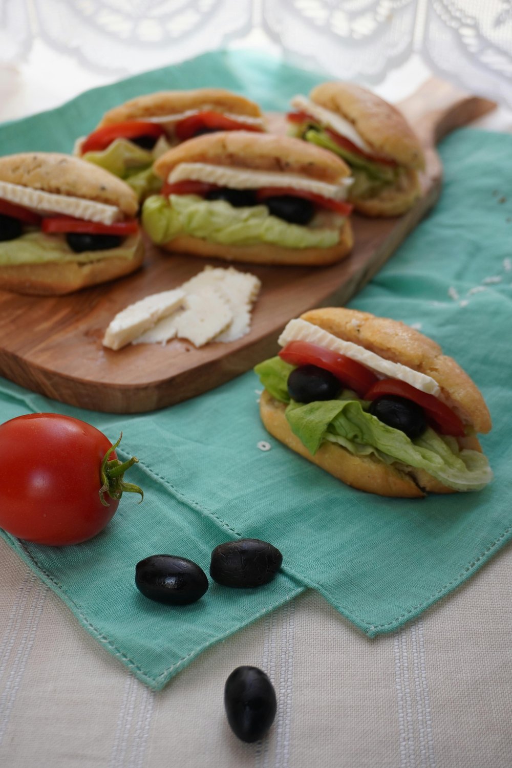 Mini bocadillo de aguacate, tomate y queso fresco (6 u) catering Bocaditos Marlene Mataró