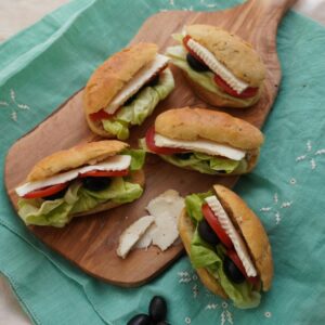Mini bocadillo de aguacate, tomate y queso fresco (6 u)  catering Bocaditos Marlene Mataró