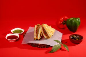 Mini bocadillo de chorizo ibérico con piquillos (6 u)  catering Bocaditos Marlene Mataró