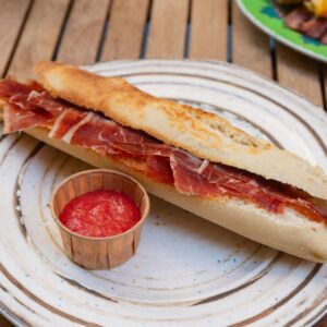 Mini bocadillo de jamón ibérico con pan de cristal y AOVE (6 u)  catering Bocaditos Marlene Mataró