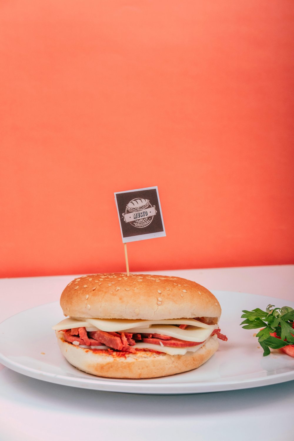 Mini bocadillo de lomo con queso y pimientos (6 u) catering Bocaditos Marlene Mataró