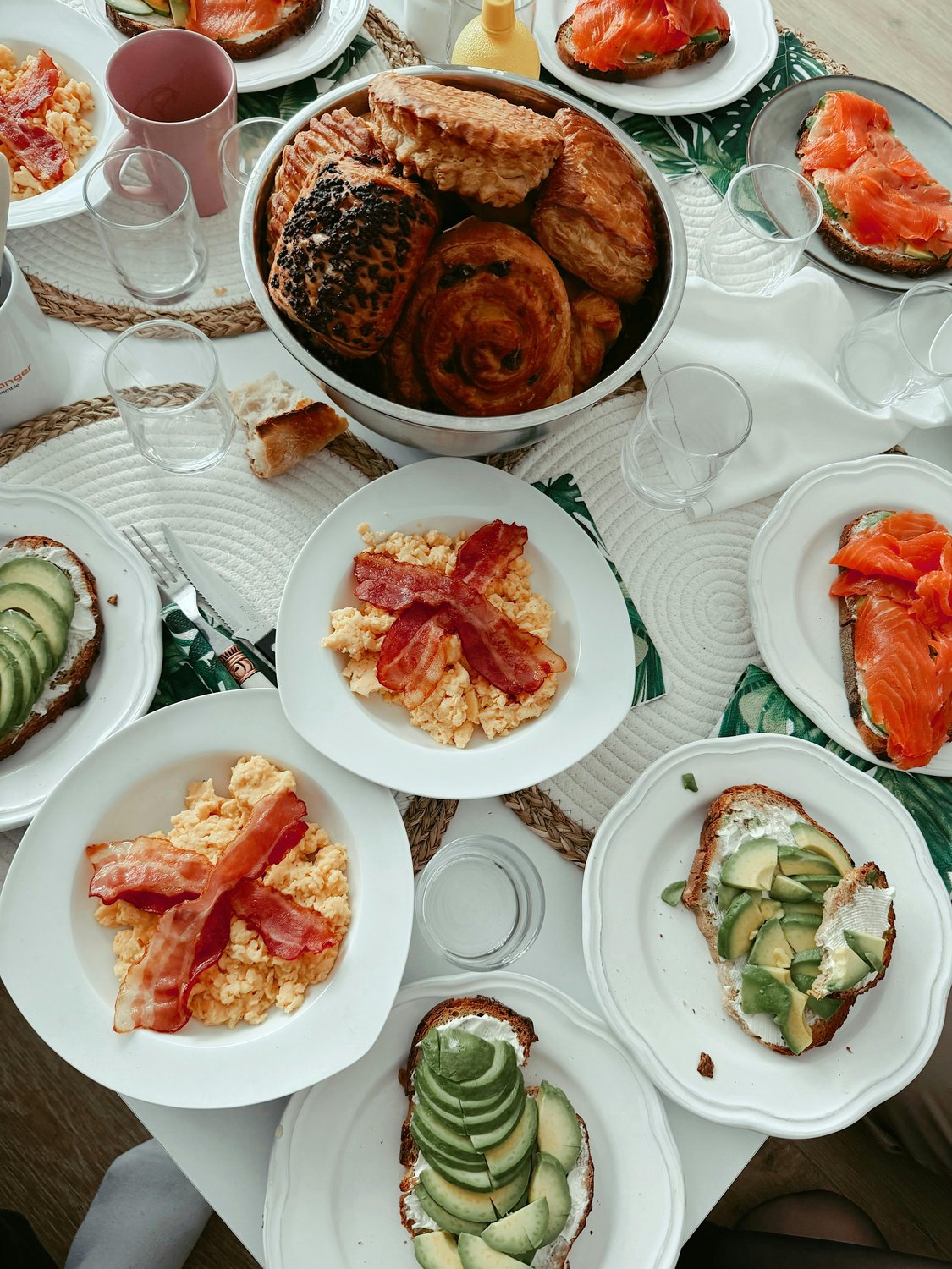 Pack Desayuno Premium Salmón y Aguacate  catering Bocaditos Marlene Mataró