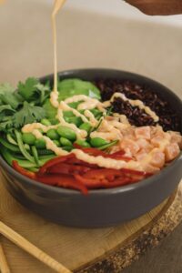 Poke bowl de pollo teriyaki  catering Bocaditos Marlene Mataró