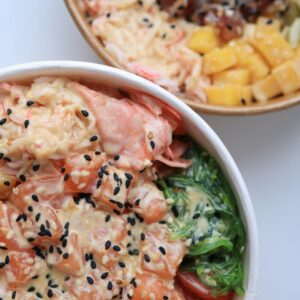 Poke bowl de salmón teriyaki  catering Bocaditos Marlene Mataró