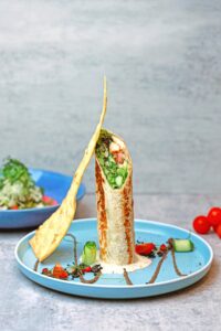 Wrap vegetal con hummus y verduras asadas  catering Bocaditos Marlene Mataró
